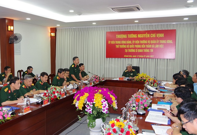 Thượng tướng Nguyễn Chí Vịnh tới thăm và làm việc